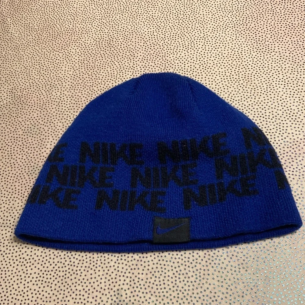 Nike boys  hat blue black in good condition